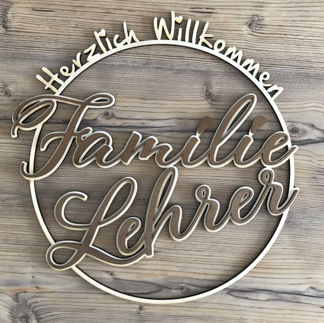 Geschenk - Dekoration - Personalisierter Holzreifen - Türanhänger/Türschild - Herzlich Willkommen - Familie Personalisierter Holzreifen - Türanhänger/Türschild - Herzlich Willkommen - Familie
