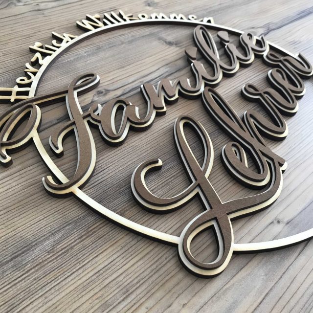 Geschenk - Dekoration - Personalisierter Holzreifen - Türanhänger/Türschild - Herzlich Willkommen - Familie Personalisierter Holzreifen - Türanhänger/Türschild - Herzlich Willkommen - Familie