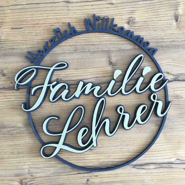 Personalisierter Holzreifen - Türanhänger/Türschild - Herzlich Willkommen - Familie Personalisierter Holzreifen - Türanhänger/Türschild - Herzlich Willkommen - Familie
