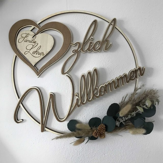 Geschenk - Dekoration - Personalisierter Holzreifen - Türanhänger/Türschild - Herzlich Willkommen - Familie Personalisierter Holzreifen - Türanhänger/Türschild - Herzlich Willkommen - Familie