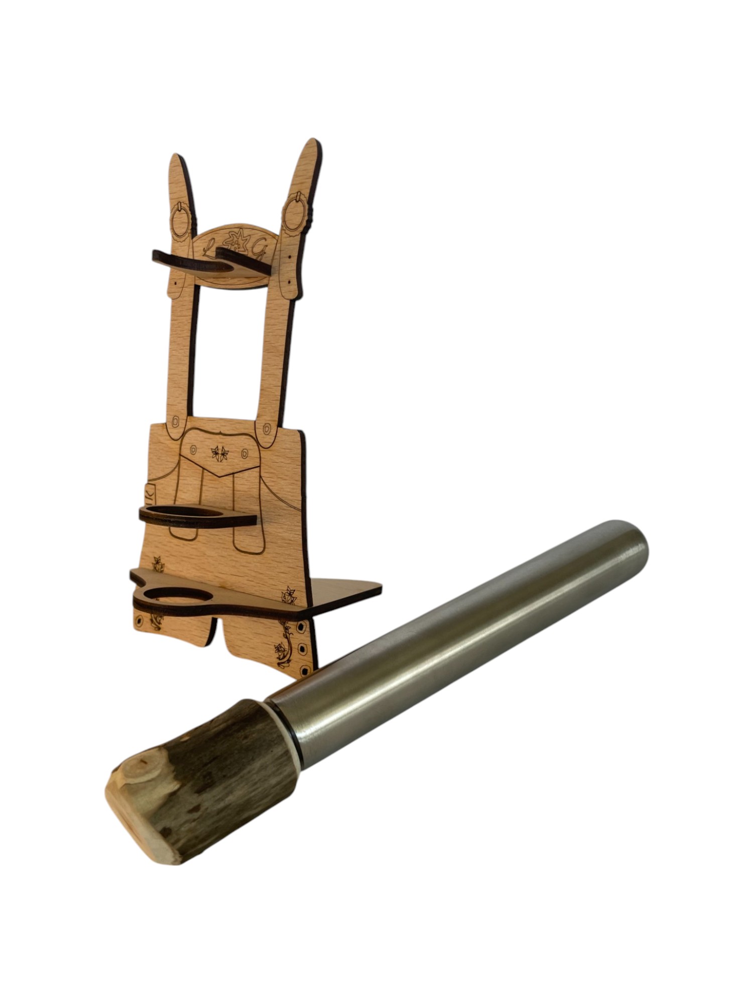 flachmann_aus_staender Lederhosen Gschpusi mit Holzständer - Flachmann für die Lederhose
